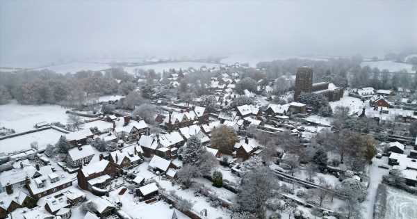 UK cold weather alert as temperatures plummet and Met Office issues snow update