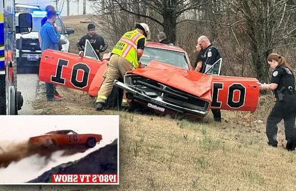 Vintage Dodge Charger used for Dukes of Hazzard TV show crashes
