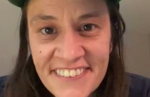 Woman looks so much like Jim Carrey that people think she’s a fake made from AI