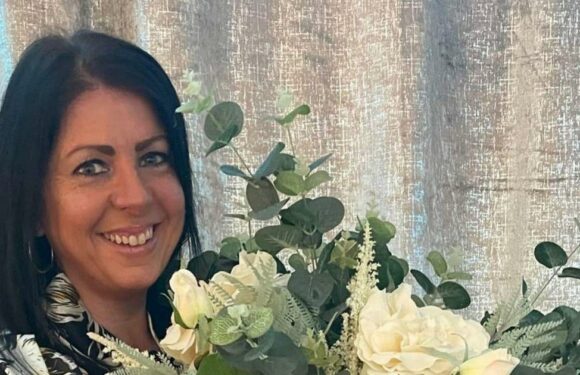 Woman snubs Tinder matches to ‘date herself’ and even buys own Valentine’s gifts