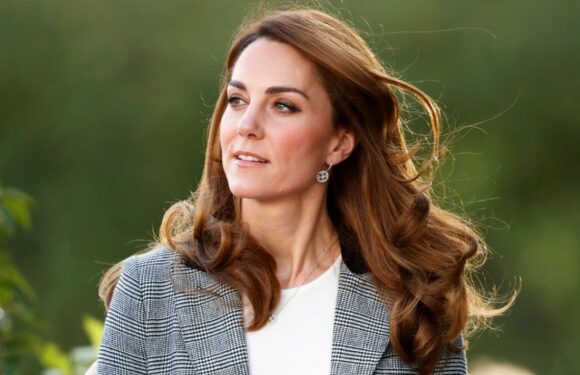 Achieve Princess Kates glossy and thick hair with key tip