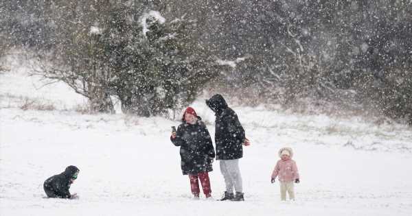Britain to be hit with -10C deep freeze as snow warning issued
