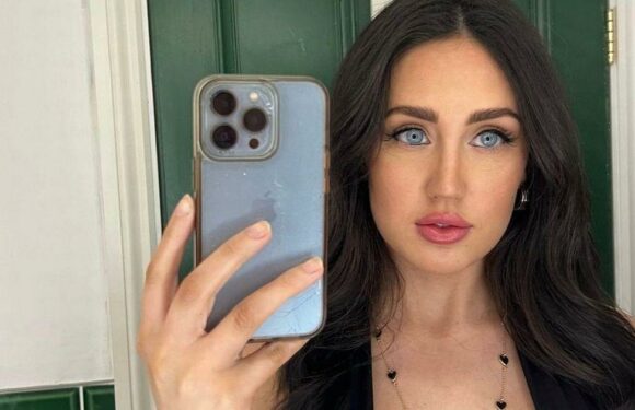Costa Coffee barista quits to be Megan Fox double earning £25k from sexy pics
