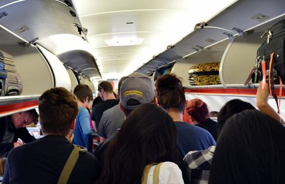 Debate erupts over how slow deplaning process is on flight