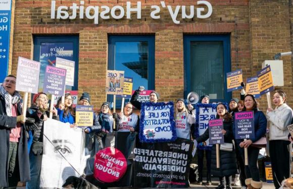 Hopes for end to crippling NHS strikes as ministers offer a 5% pay deal | The Sun
