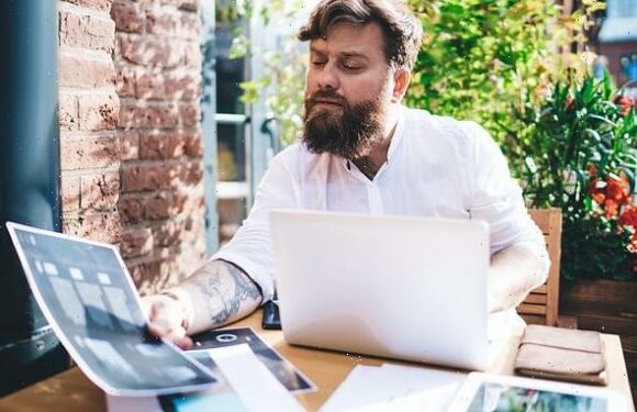 I confronted remote worker who rolled his eyes at my toddler in cafe