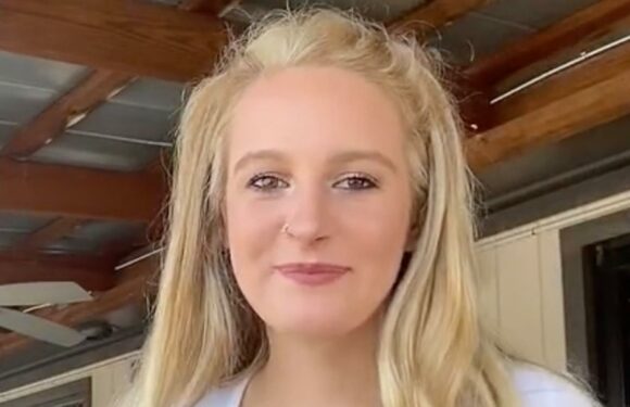 I’m a Hooters girl with big boobs – my bestie is much smaller in that department, people say we’re ‘both perfect’ | The Sun