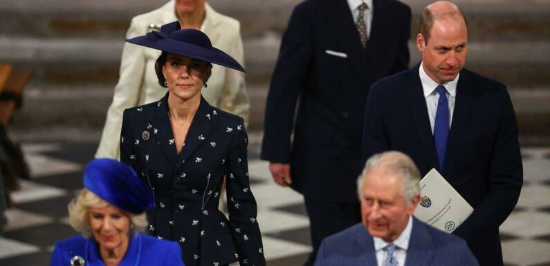 King Charles: Concern as fans spot new security measure during outing with Kate Middleton and Prince William