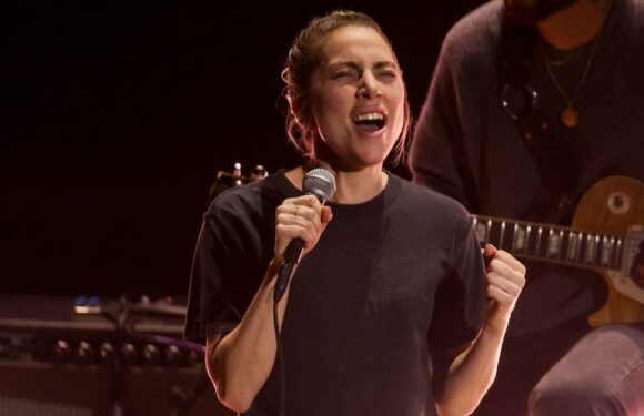 Lady Gaga fans distracted by ‘uncomfortable’ camerawork on makeup-free performance