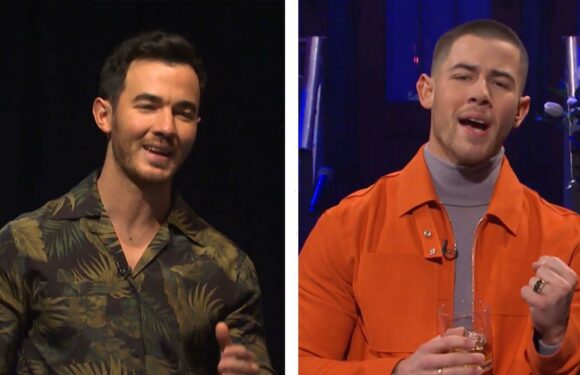 Nick Jonas Tries Reassuring Kevin on 'SNL' Jonas Brothers Still a Band