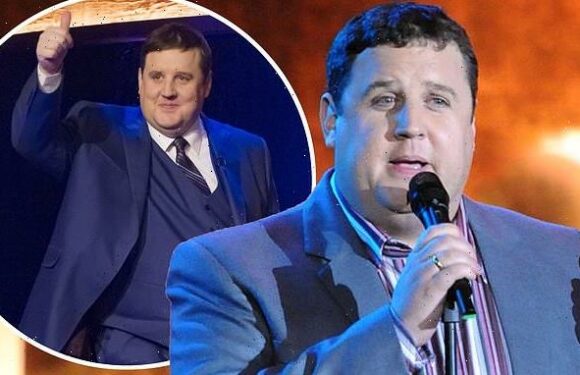 Peter Kay halts his show after three audience members fall ill