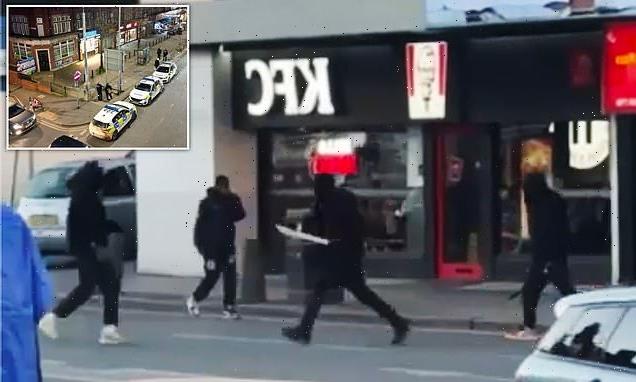 Shocking moment machete-wielding thugs slash at each other in Leeds