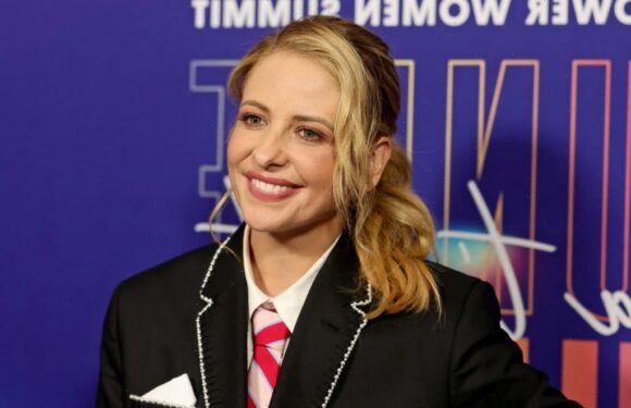 Shoppers Have Sworn By This ‘Incredible’ $10 Sarah Michelle Gellar-Approved Moisturizer for Decades
