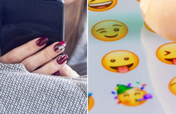 Teens say we’re all using our phones wrong and it’s giving them the ‘ick’