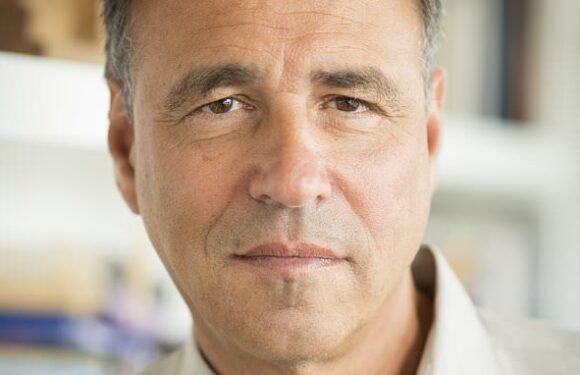 Top author says books written by celebrities 'do nothing for literacy'