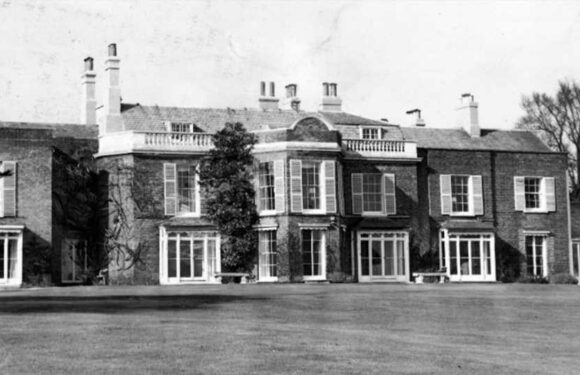 Where is Thatched House Lodge and who lives there? | The Sun