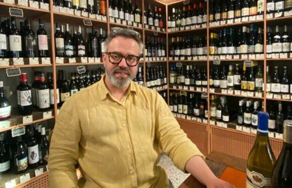Wine expert quashes spoon in prosecco theory and offers alternative