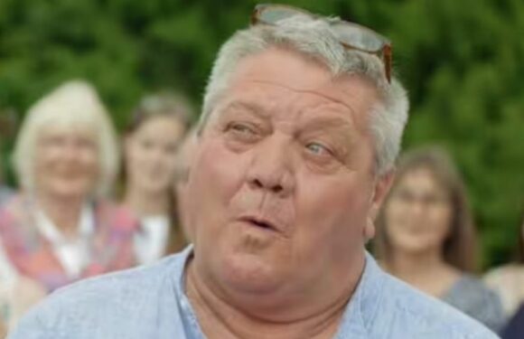 Antiques Roadshow guest floored by value of WW2 watch he traded down the pub