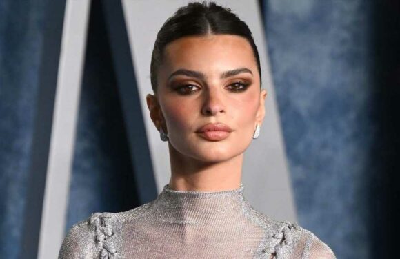 Emily Ratajkowski Addresses Those Harry Styles Kissing Pics