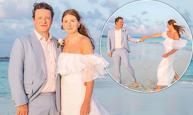 Jamie Oliver renews his wedding vows with wife Jools in the Maldives