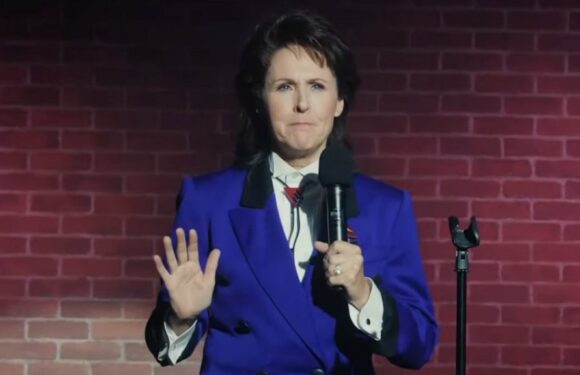 SNL Host Molly Shannon Brings Back Character Jeannie Darcy, The Bad Stand-Up Comedienne