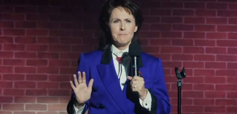 SNL Host Molly Shannon Brings Back Character Jeannie Darcy, The Bad Stand-Up Comedienne