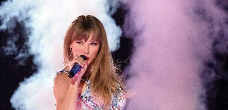 Taylor Swift is getting steamed, more photos to make you giggle