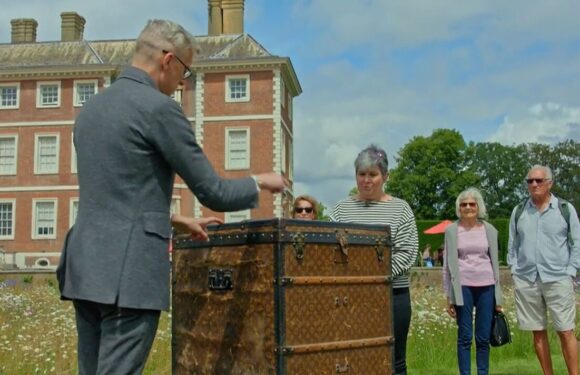 Antiques Roadshow guest startled to learn true value of £12 Louis Vuitton trunk