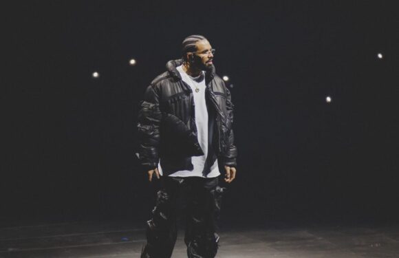 Drake Dodges Barrage of Bras and Delivers the Hits at Madison Square Garden