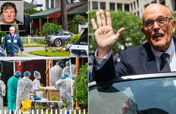 Giuliani makes appearance outside alleged Gilgo Beach murderer's home