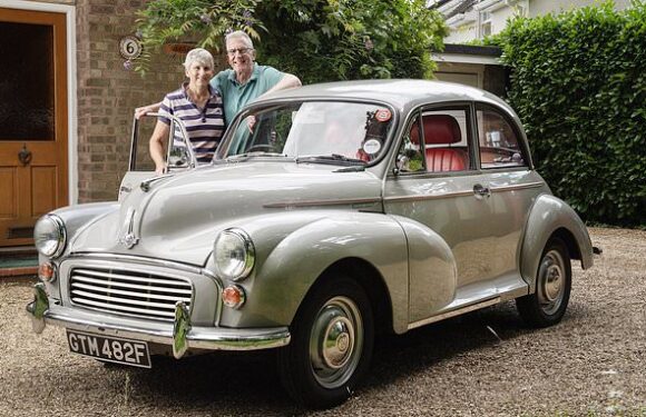 Grandfather STILL driving Morris Minor he passed test in 47 years ago
