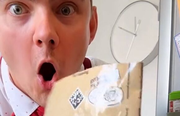 Here's how to squeeze every drop out of a sauce sachet in seconds