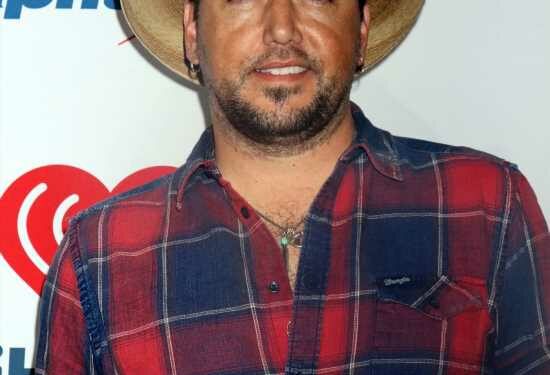 Jason Aldean wrote an ode to guns, cops & small-town lynchings