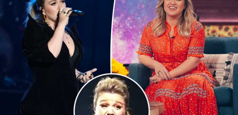Kelly Clarkson has NSFW reaction to female fans hall pass sign during Las Vegas residency