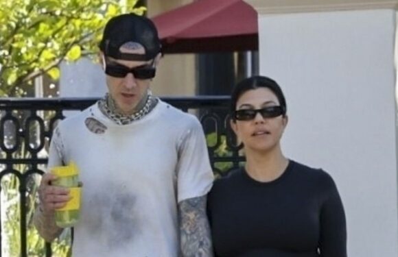 Kourtney Kardashian bumps along as she prepares to welcome 7th child to blended family