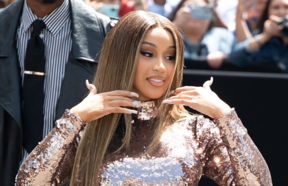 Las Vegas Police Open Battery Investigation After Cardi B Threw Microphone at Concertgoer