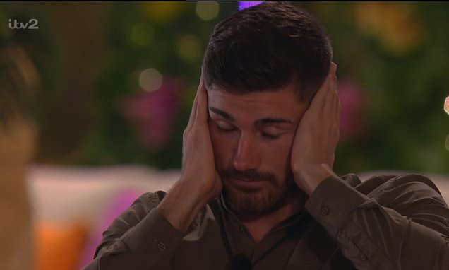 Love Island fans rejoice as Scott blasts Mitch in foul-mouthed rant