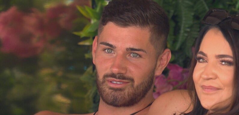 Love Island fans spot clue Scott will quit ahead of final following confession