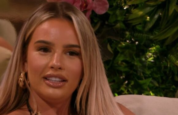 Love Islands Ella B suffers hair blunder as fans moan no one is real in there