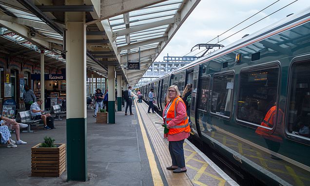 Rail passengers face another week of disruption due to overtime ban