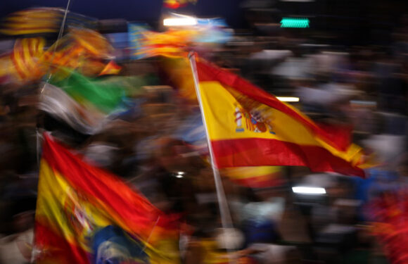 Spain’s rightwing party ahead in election tally but remains short of majority