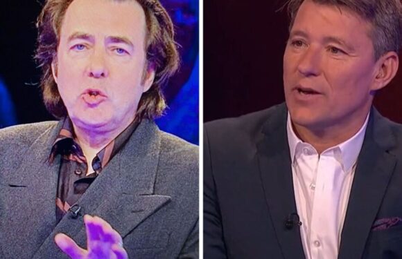 Tipping Point viewers distracted by Jonathan Ross unusual wardrobe choice
