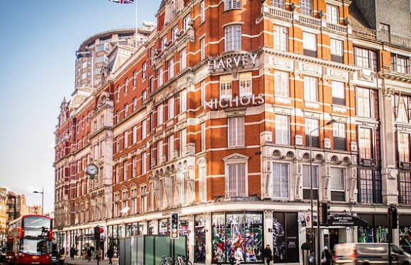 Visits to Oxford Street plunges by nearly a fifth