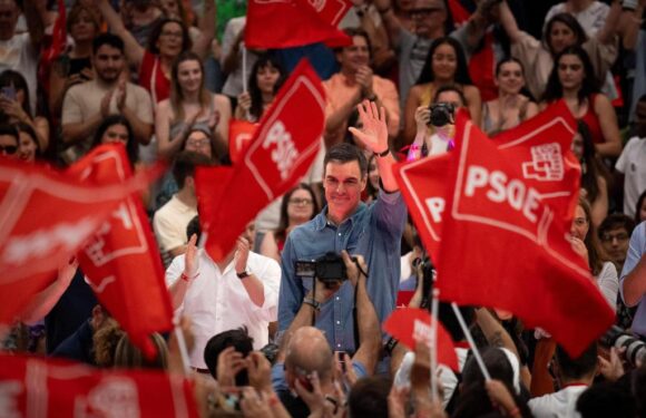 Voters brave the heat as Spain holds election that could make it the latest EU member to veer right – The Denver Post