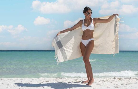 10 Must-Haves to Make the Most of Your Remaining Summer Beach Days – Us Weekly