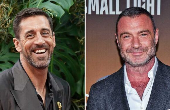 Aaron Rodgers Fangirls Over Liev Schreiber on ‘Hard Knocks’