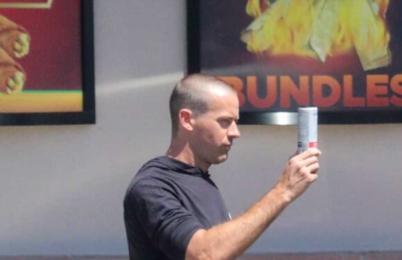 Actor's 'cannibal' past makes a return, more pics to make you giggle