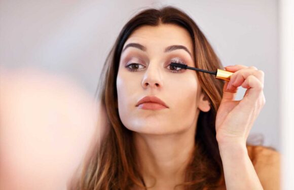 Amazon shoppers rush to buy best selling mascara with over 13,000 five-star reviews slashed to £4 | The Sun