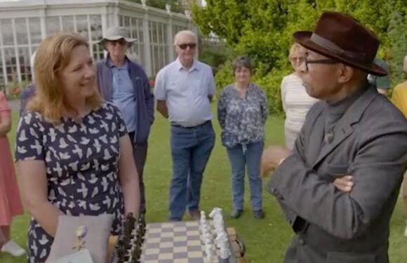 Antiques Roadshow guest refuses to sell ‘scruffy’ chess set worth small fortune