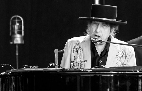 Bob Dylan Speaks On Death Of Robbie Robertson, His Lifelong Friend